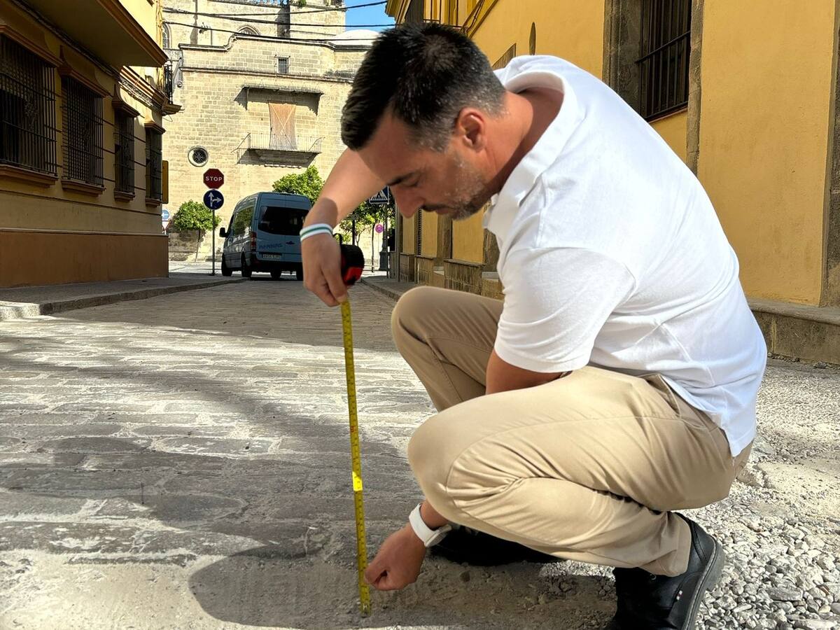 El PSOE denuncia la paralización de las obras del entorno de la plaza de San Juan