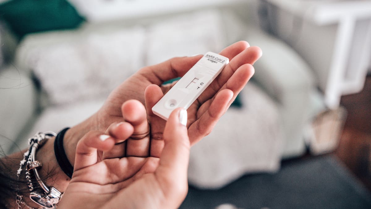 Siguen bajando los casos activos en el área sanitaria de Vigo aunque a un ritmo lento