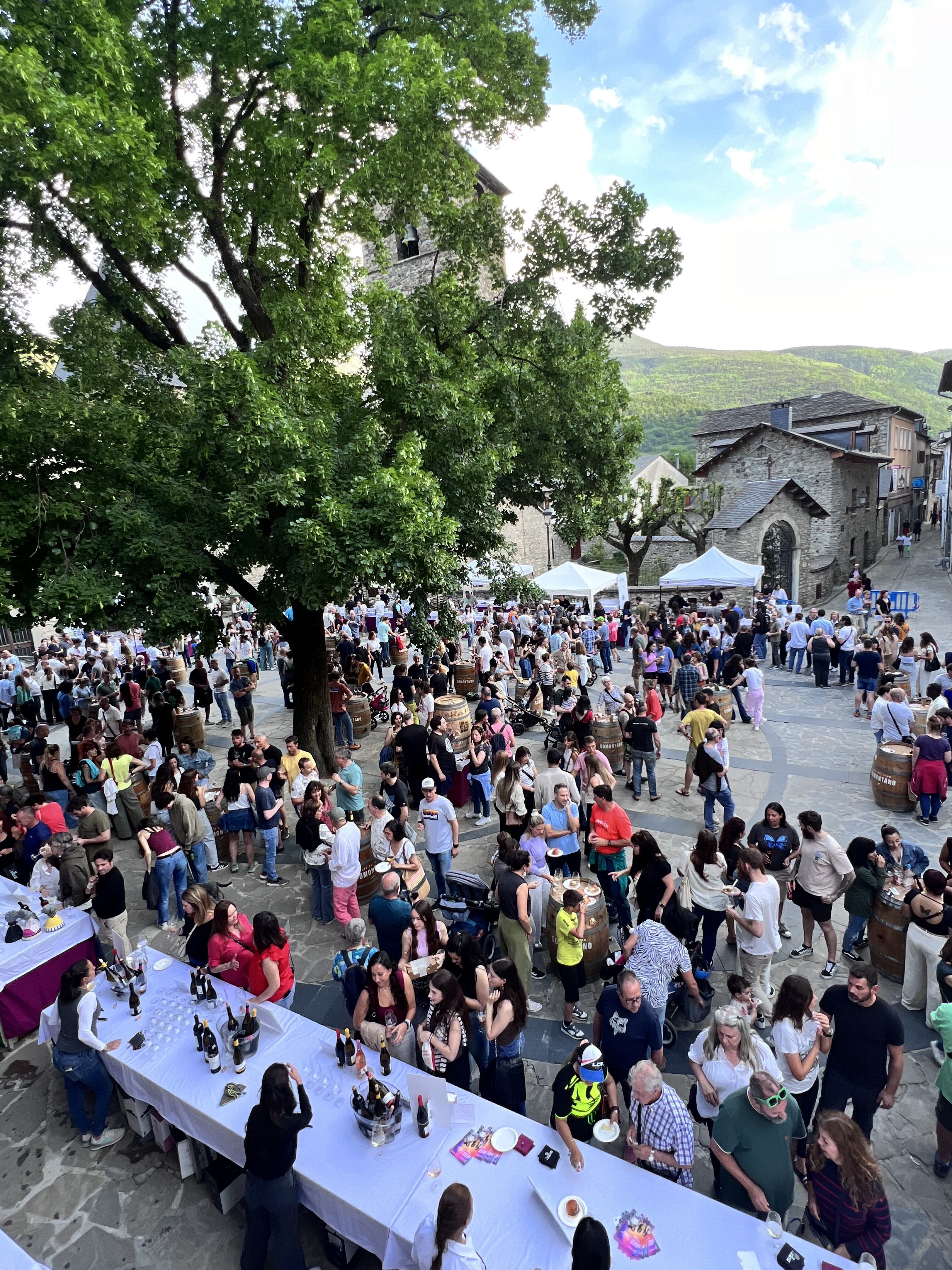 Plaza del Ayuntamiento de Benasque en la primera parada de Somontano en Ruta 2025