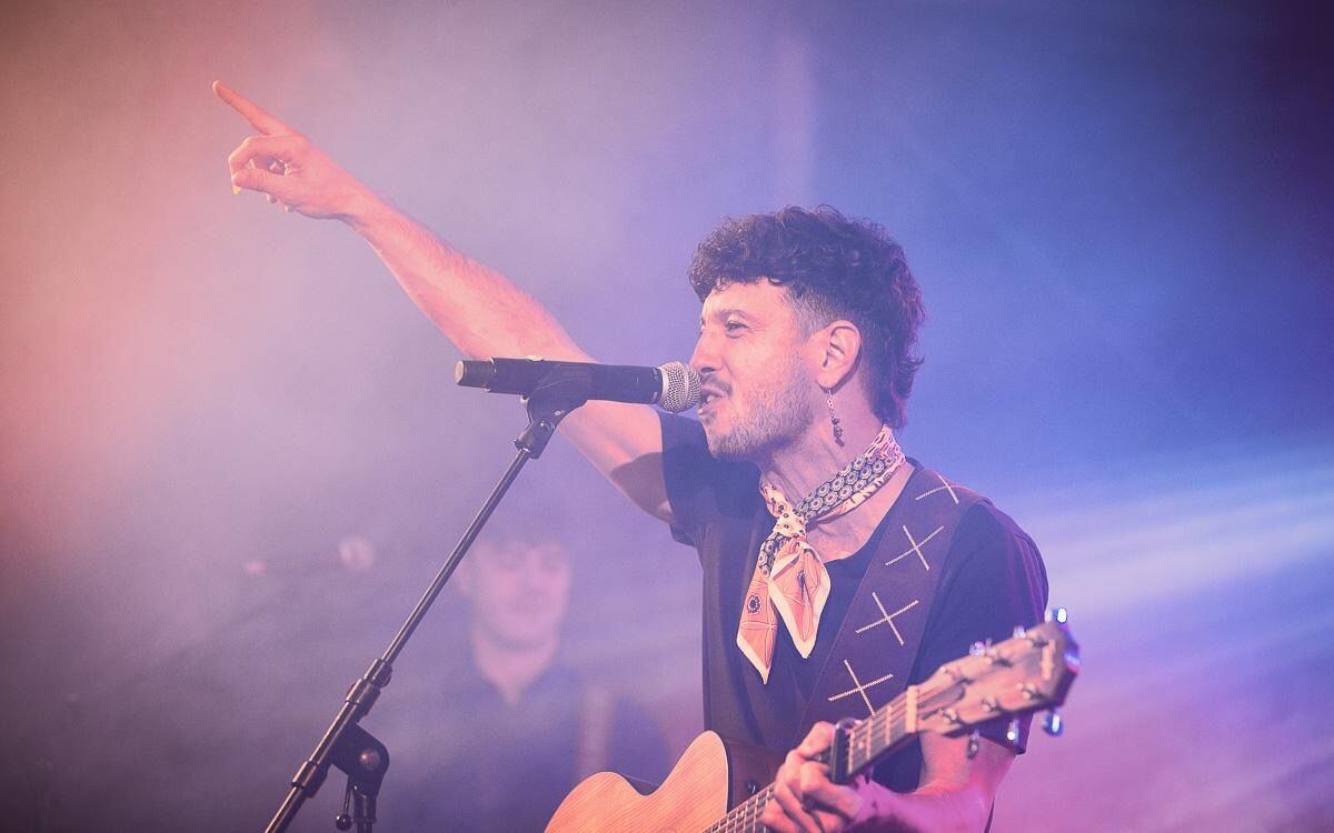 Jon Moma durante un concierto