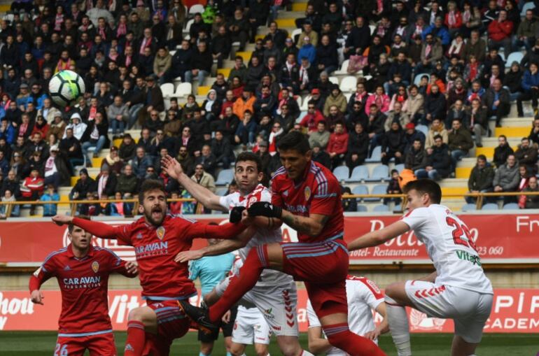 Grippo, en una imagen del partido ante la Cultural, podría volver al once del Real Zaragoza