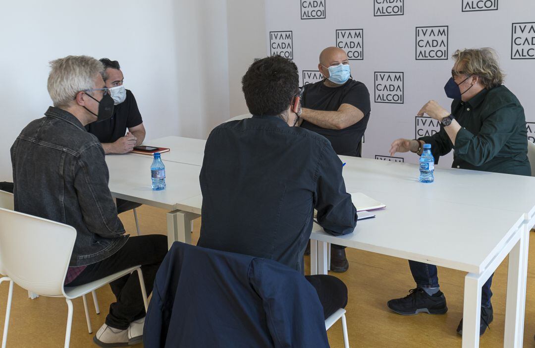 Un momento de la reunión celebrada entre la Concejalía de Cultura y representantes de la empresa adjudicataria del proyecto museístico para el centro dedicado a Camilo Sesto.