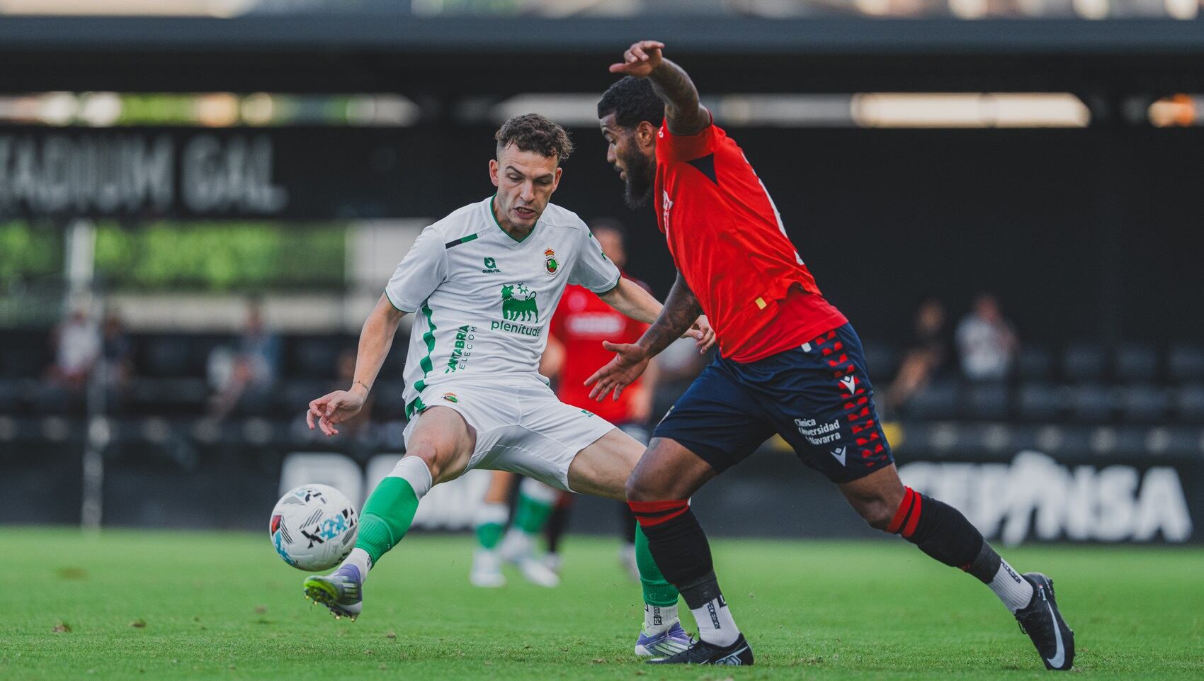 Iñigo Vicente, con pantalón blanco en pretemporada.