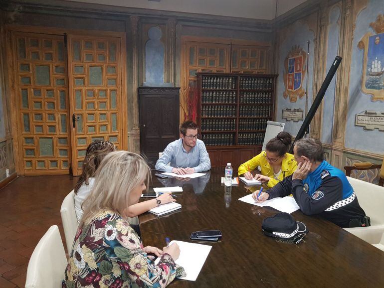 Una de las reuniones que se celebran para coordinar la Feria de Espectáculos Taurinos