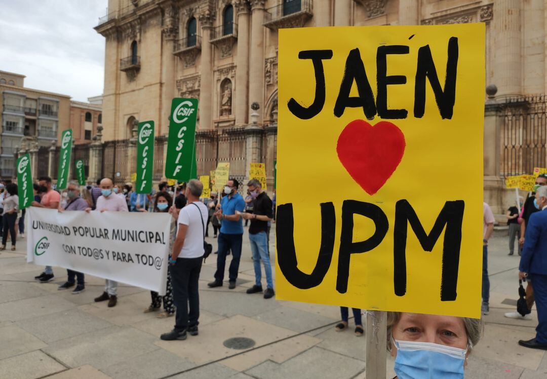 Hay temor e incertidumbre entre los trabajadores y trabajadoras de la Universidad Popular Municipal de Jaén que llevan más de un año sin trabajar