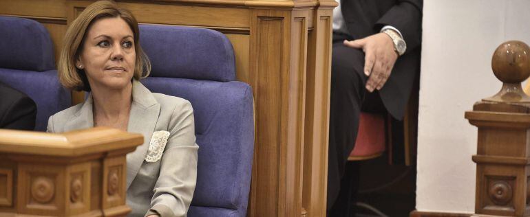 GRA179 TOLEDO, 18/06/2015.- La líder del PP de Castilla-La Mancha y candidata a presidir el Gobierno regional, María Dolores de Cospedal, durante la celebración de la constitución de las Cortes de Castilla-La Mancha y la elección del presidente de la Cámara regional, hoy en Toledo. EFE/Ismael Herrero