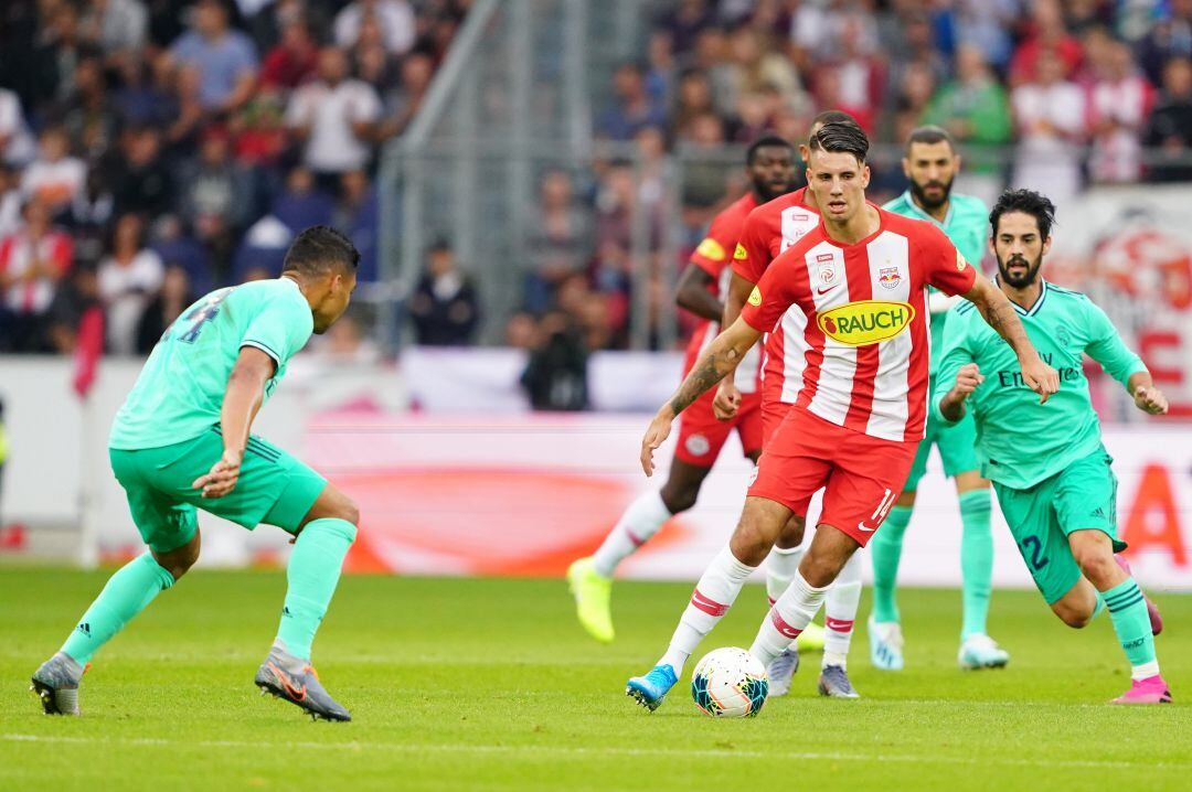 Dominik Szoboszlai durante un partido entre el RB Salzburg y el Real Madrid. 