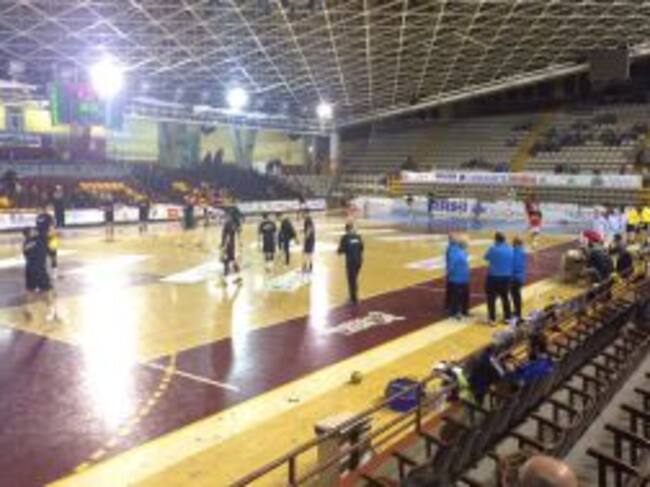 Calentamiento previo al partido en el Palacio Municipal de los Deportes