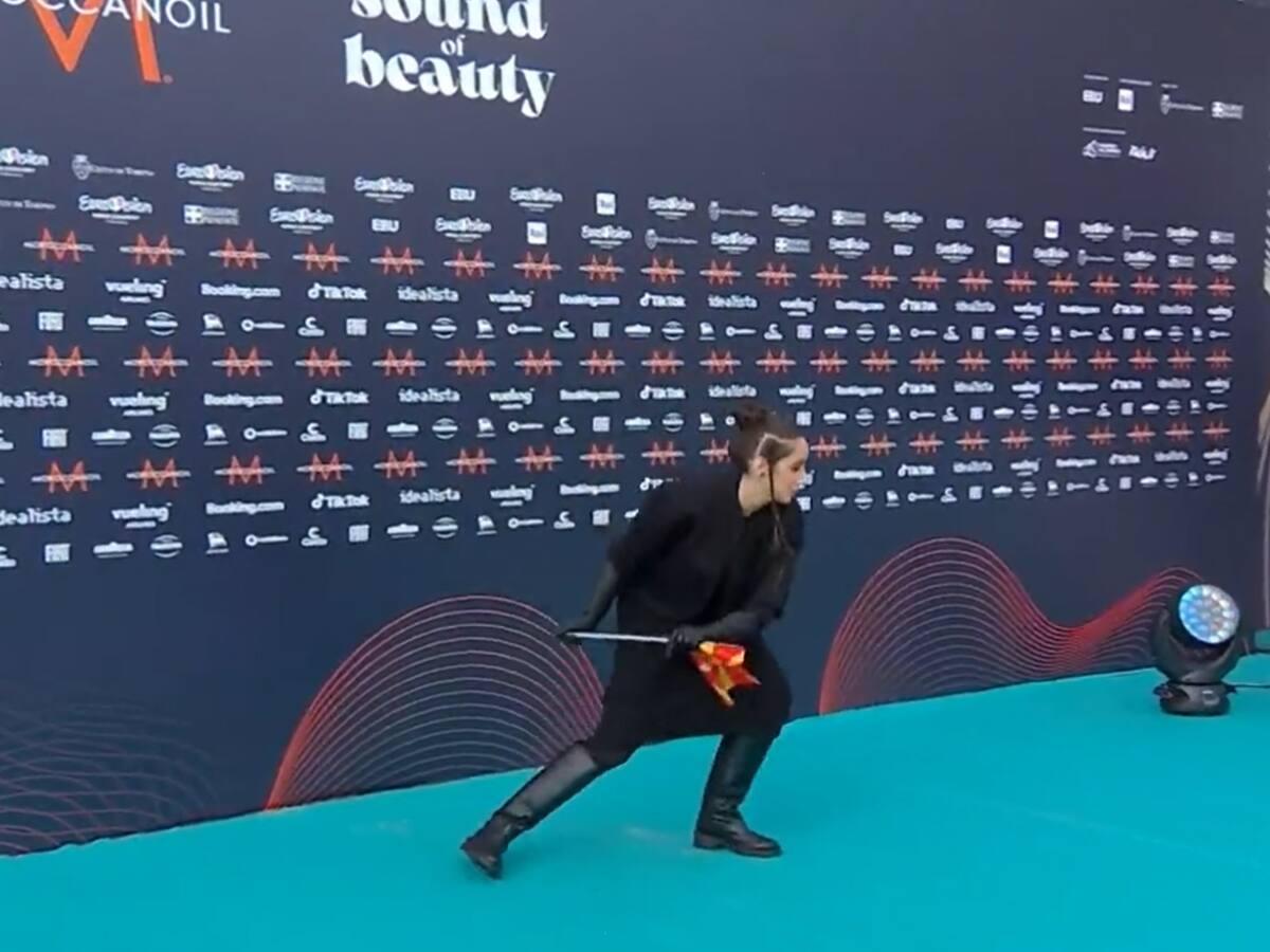 Macedonia del Norte amenaza con retirarse de Eurovisión tras una polémica con su representante al lanzar la bandera del país