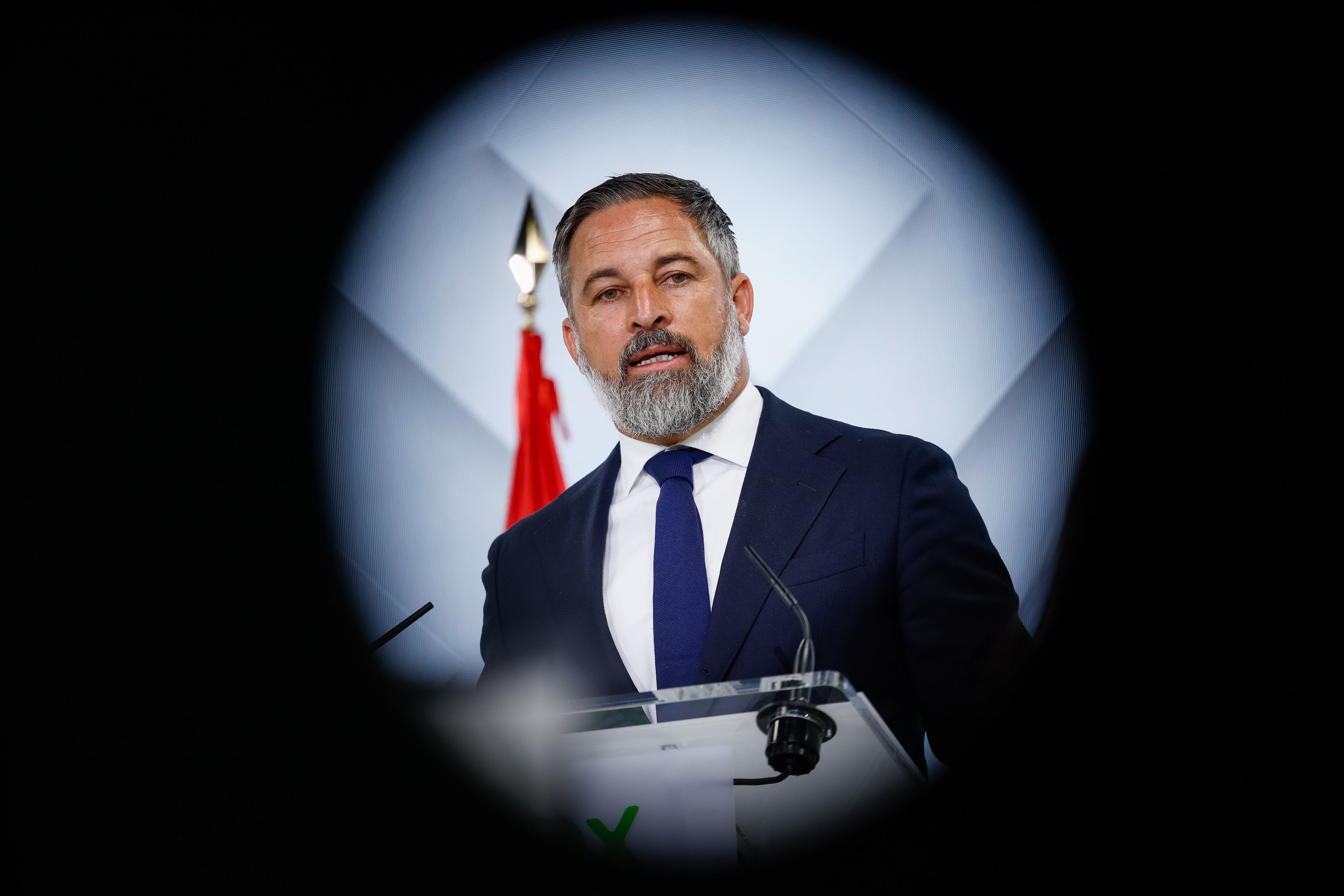 Vista de la rueda de prensa del presidente de Vox, Santiago Abascal, este lunes en Madrid.