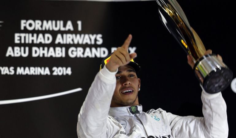 Hamilton, en el podio de Abu Dabi