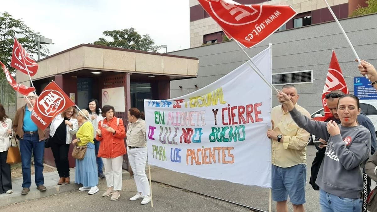 Empieza, entre protestas, el traslado de los pacientes de la ULE de Guadalajara a Alcohete