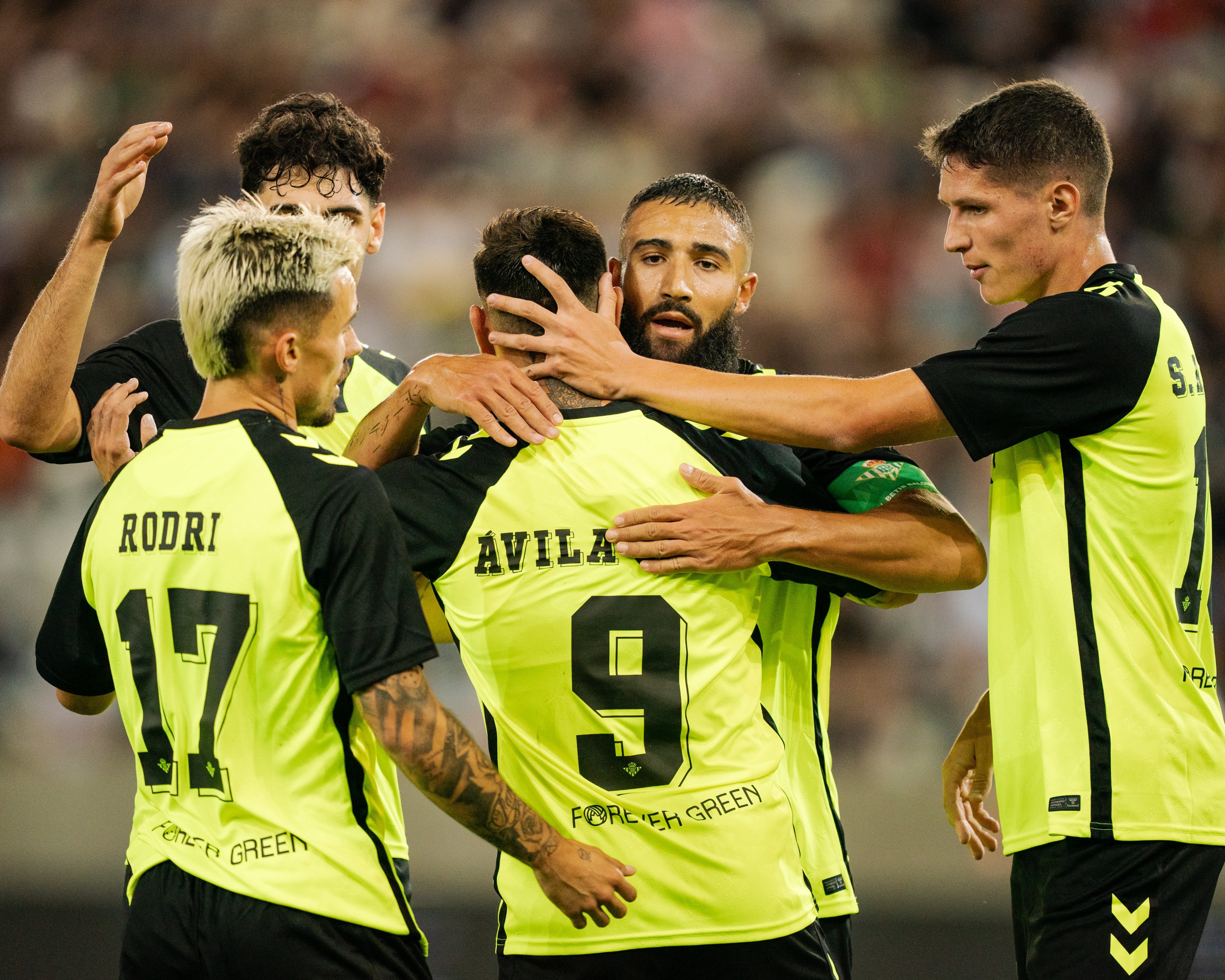 Los jugadores del Real Betis celebran su triunfo ante el Kryvbas