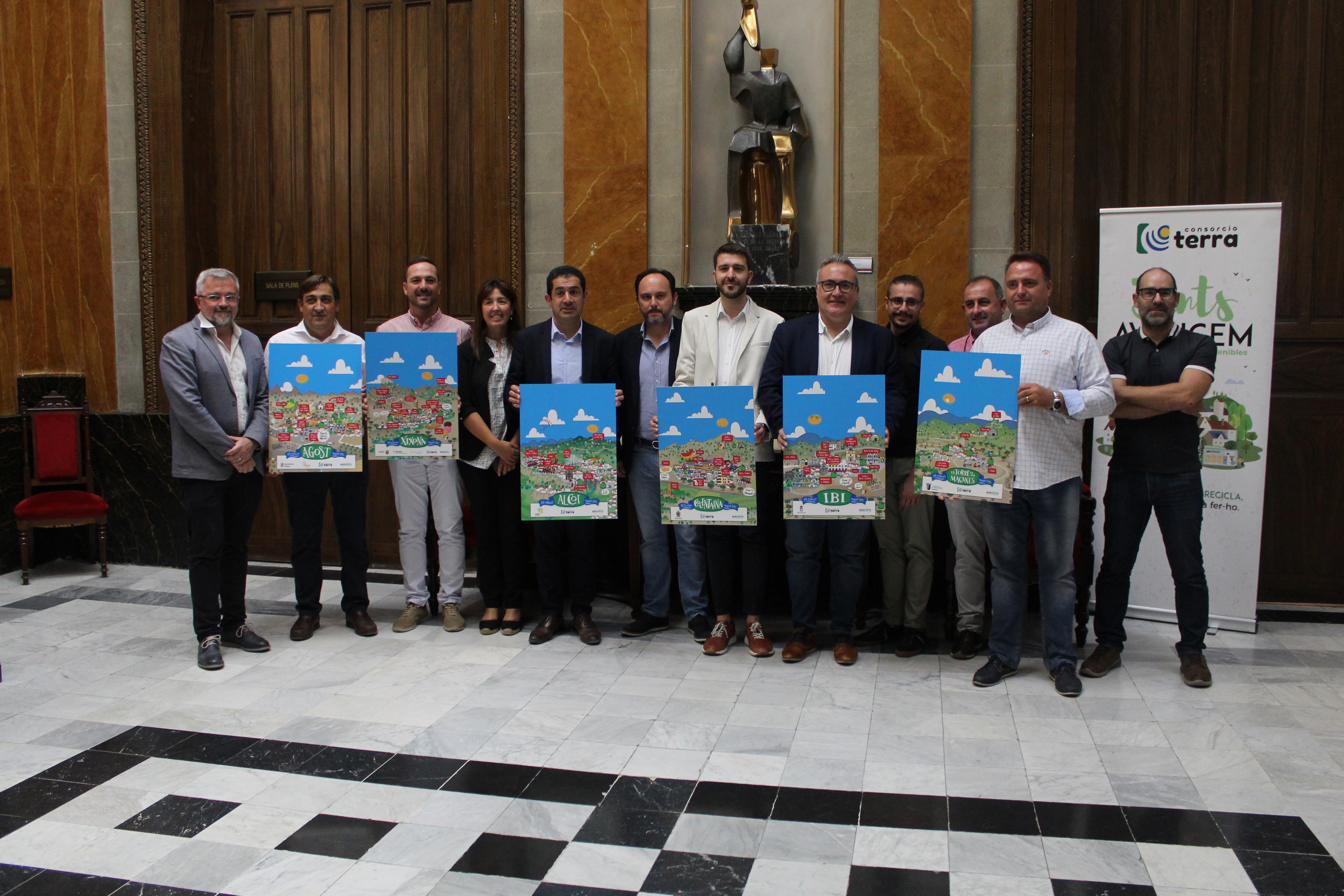 Representantes de los seis municipios del Consorcio Terra que han ganado el &#039;Reto Mapamundi&#039; de Ecovidrio.