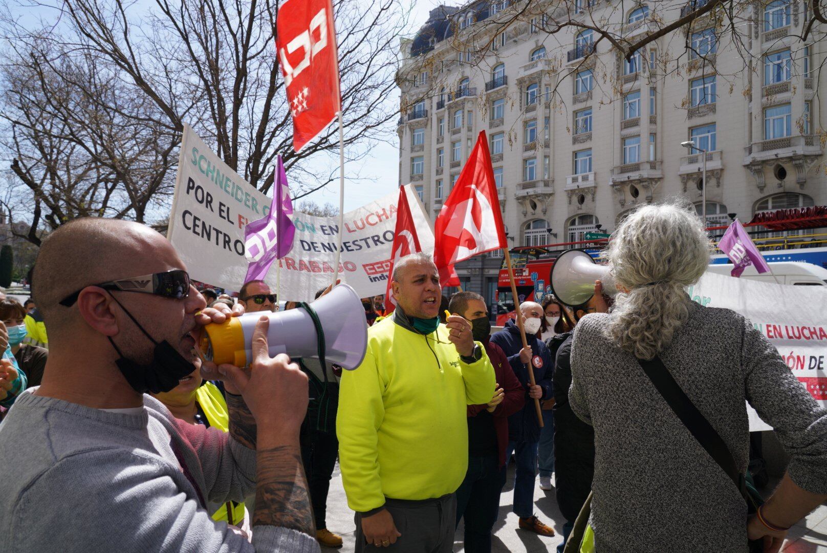 Los trabajadores continúan con sus reivindicaciones ante el despido de 87 personas