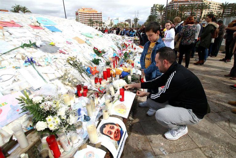 Concentración en memoria del pequeño Gabriel y en favor de la prisión permanente renovable.