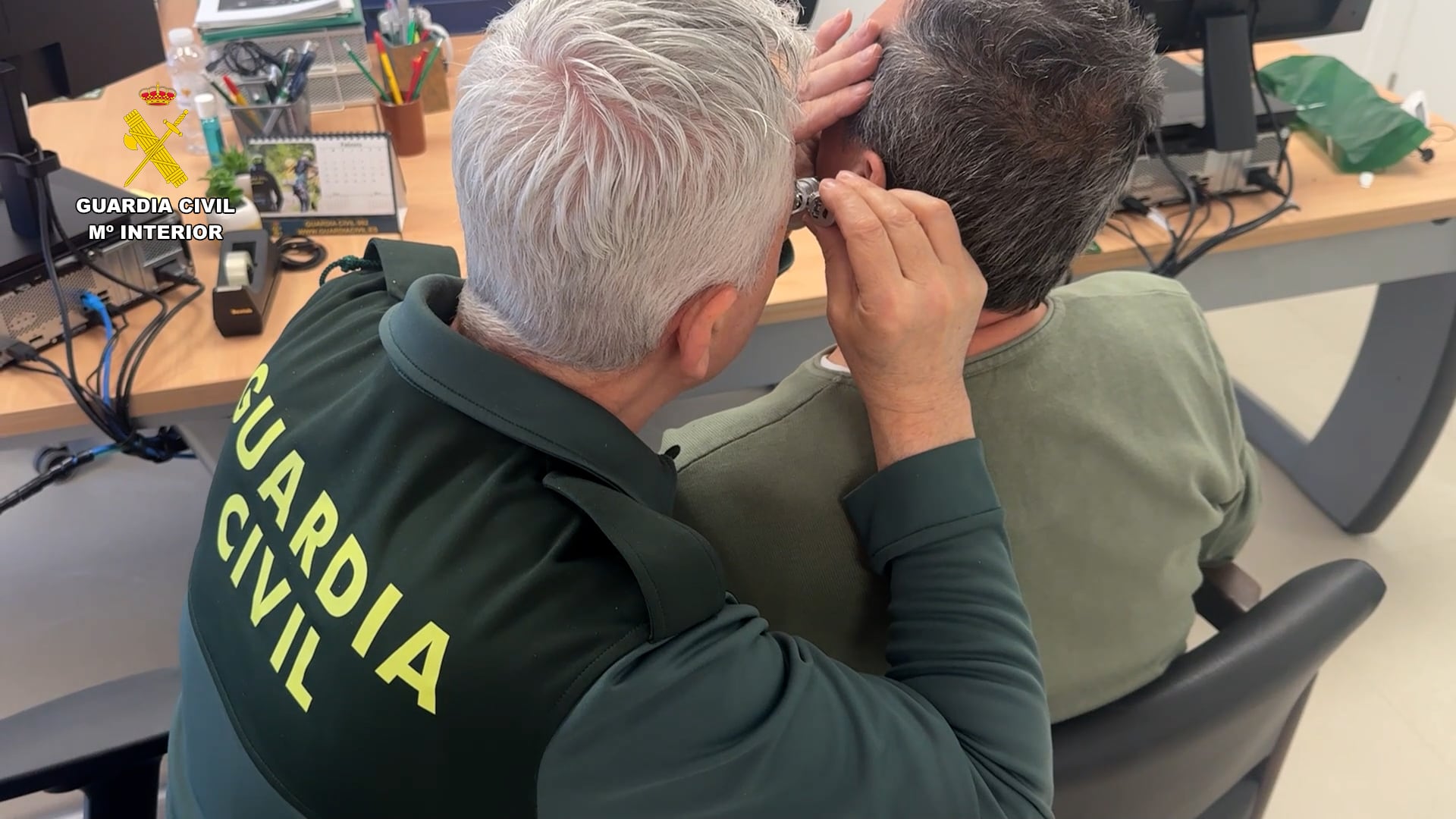 La Guardia Civil y la Jefatura de Tráfico en La Rioja detectan por primera vez el uso de “gafas inteligentes” para el fraude en exámenes de conducir