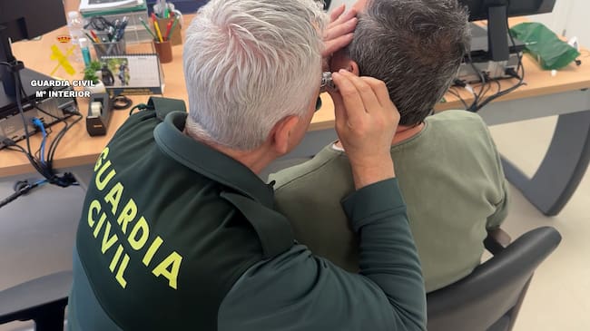 La Guardia Civil y la Jefatura de Tráfico en La Rioja detectan por primera vez el uso de “gafas inteligentes” para el fraude en exámenes de conducir