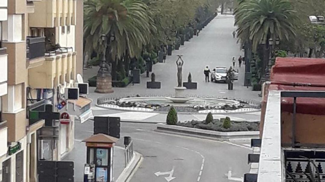 Control de la Policía Local en el Paseo de Linarejos.