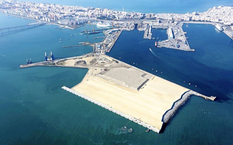 Puerto y Astillero desde la nueva terminal