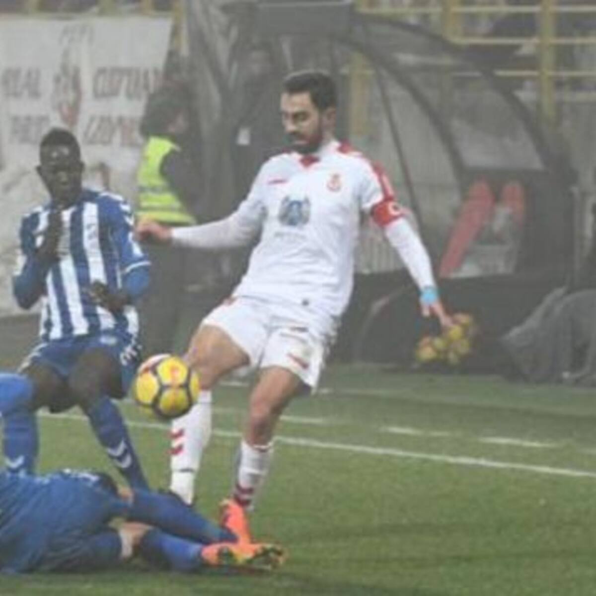 La Cultural remonta y deja al Lorca FC congelado en la zona de descenso (2-1)