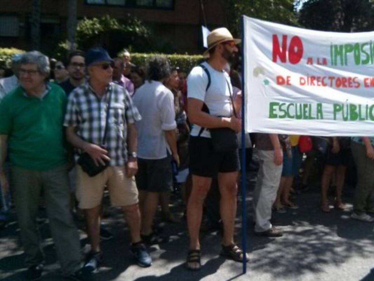 Firmas para mantener a su directora