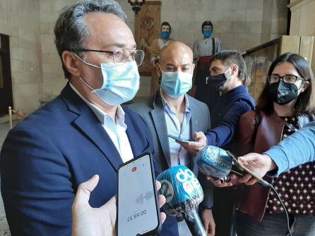 Paco Sanguino (PSOE) y Xavi López (UP) esta mañana en el Ayuntamiento