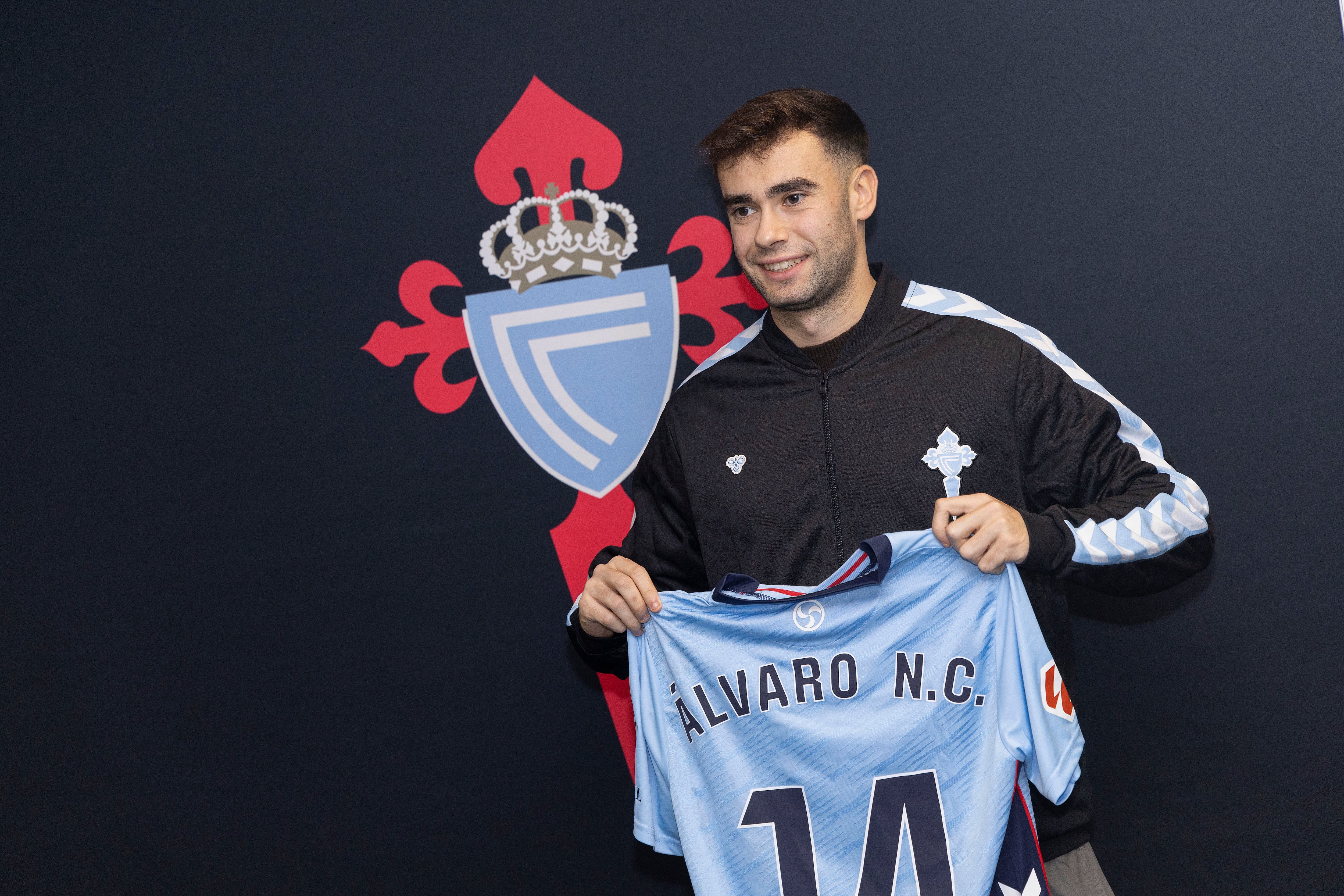 VIGO (PONTEVEDRA), 10/02/2026.- Presentación del nuevo fichaje del Celta de Vigo, Álvaro Núñez, procedente del Elche, este martes en Vigo. EFE/ Salvador Sas