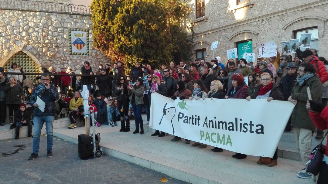 Moment de la manifestació animalista de dissabte passat a Calafell. 