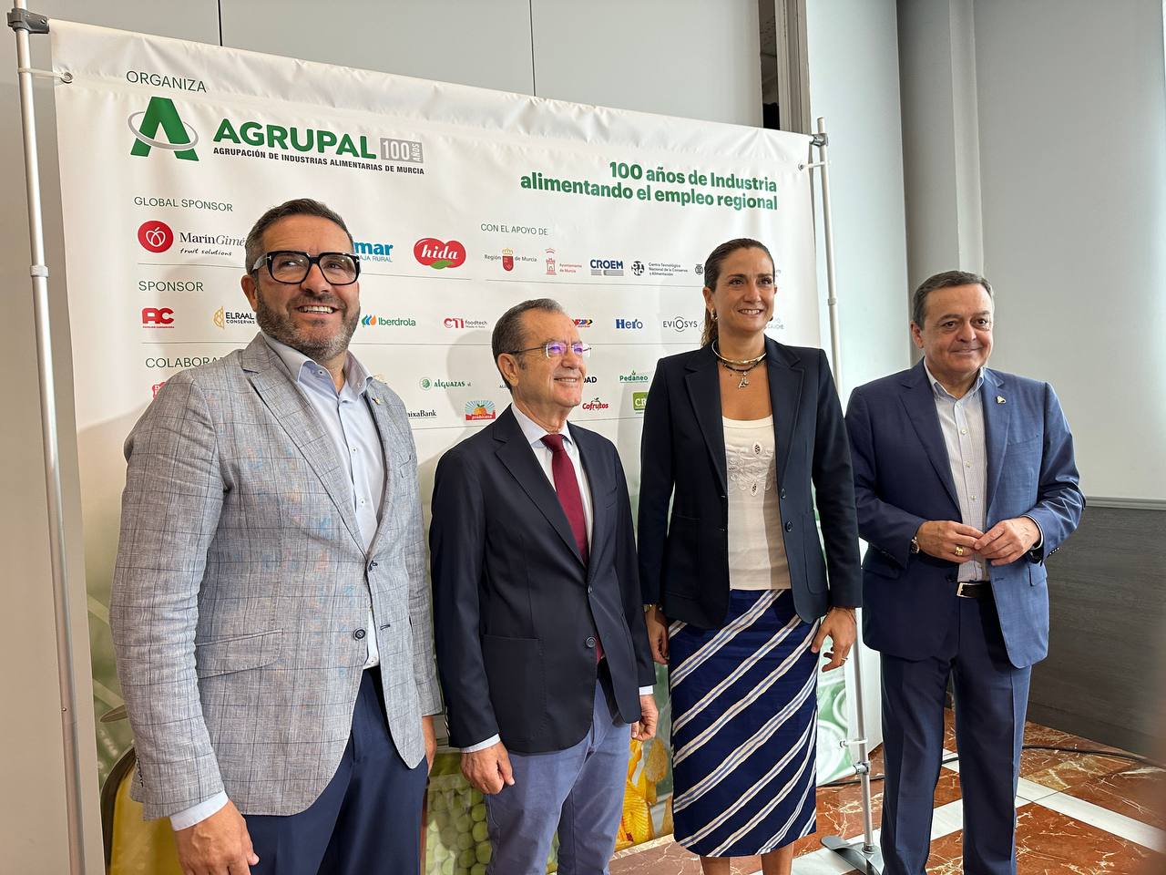 De izquierda a derecha: el presidente de la Cámara de Comercio de Murcia, el presidente de Agrupal, la alcaldesa de Archena y el presidente de CROEM