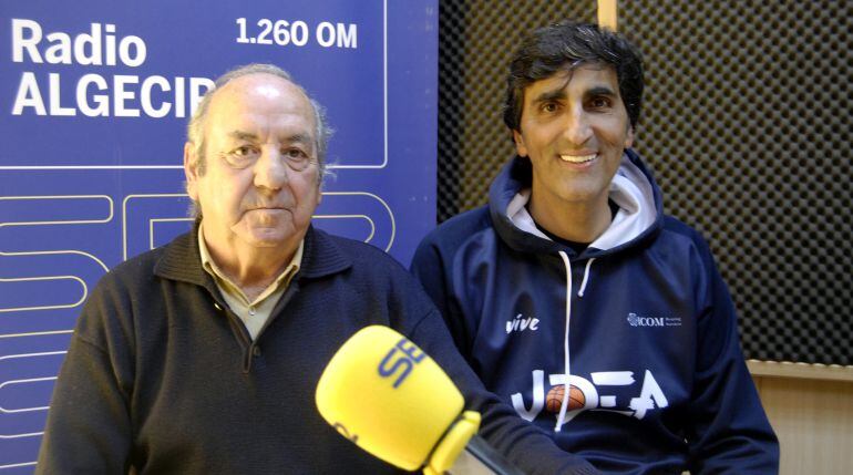 Pepe Benítez, de la Peña Ferroviaria, y el pregonero Javier Malla durante su participación en el programa.