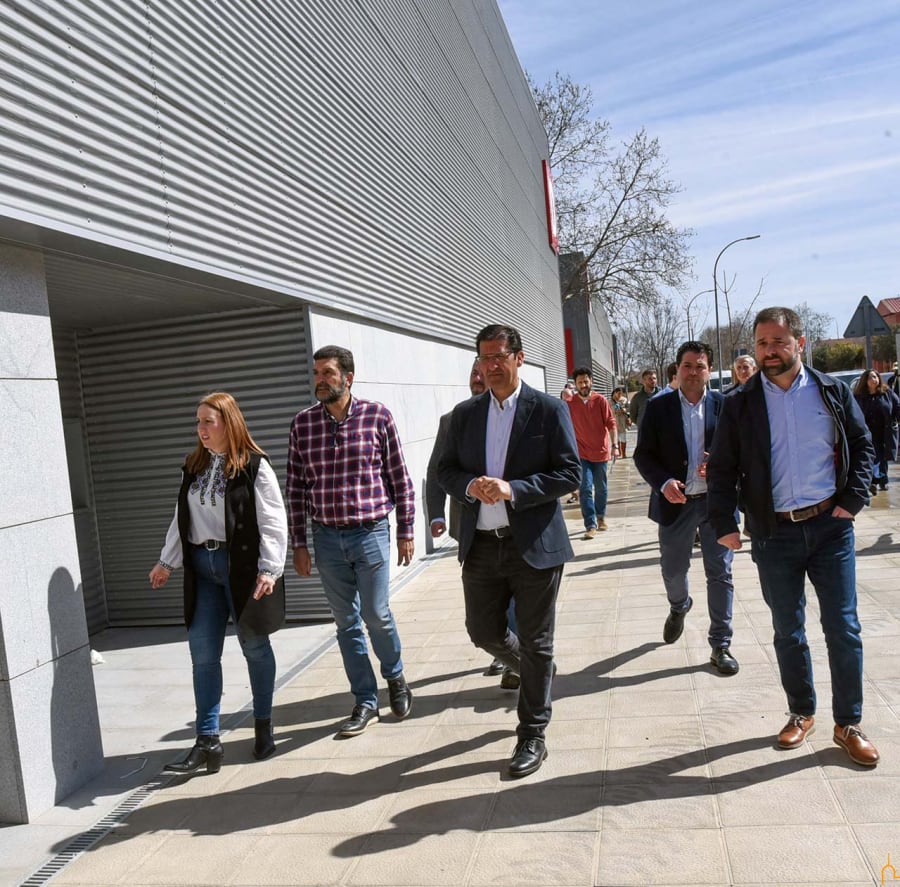 Calle que se ha acondicionado entre pabellones en IFEDI