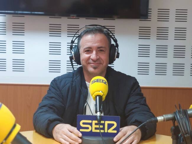 Javier Andreo, desde los estudios de Radio Lorca