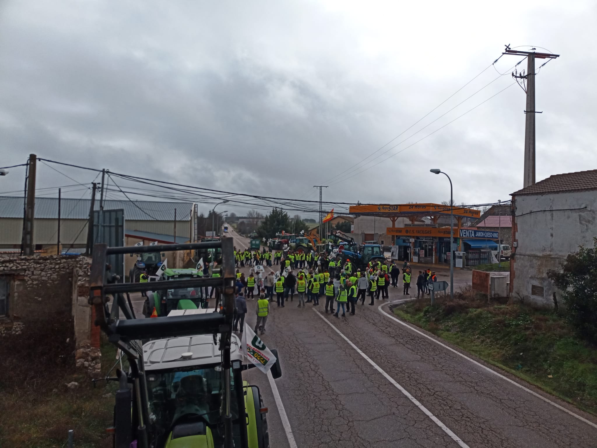 Más de 150 tractores se concentran en Hontalbilla