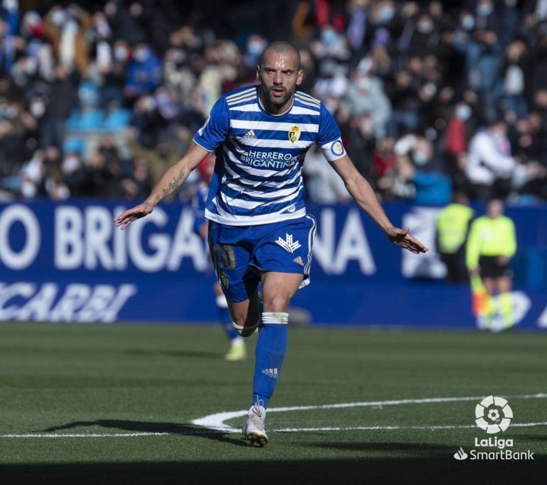 El delantero brasileño consiguió los dos goles de la escuadras berciana para derrotar al Mirandés.