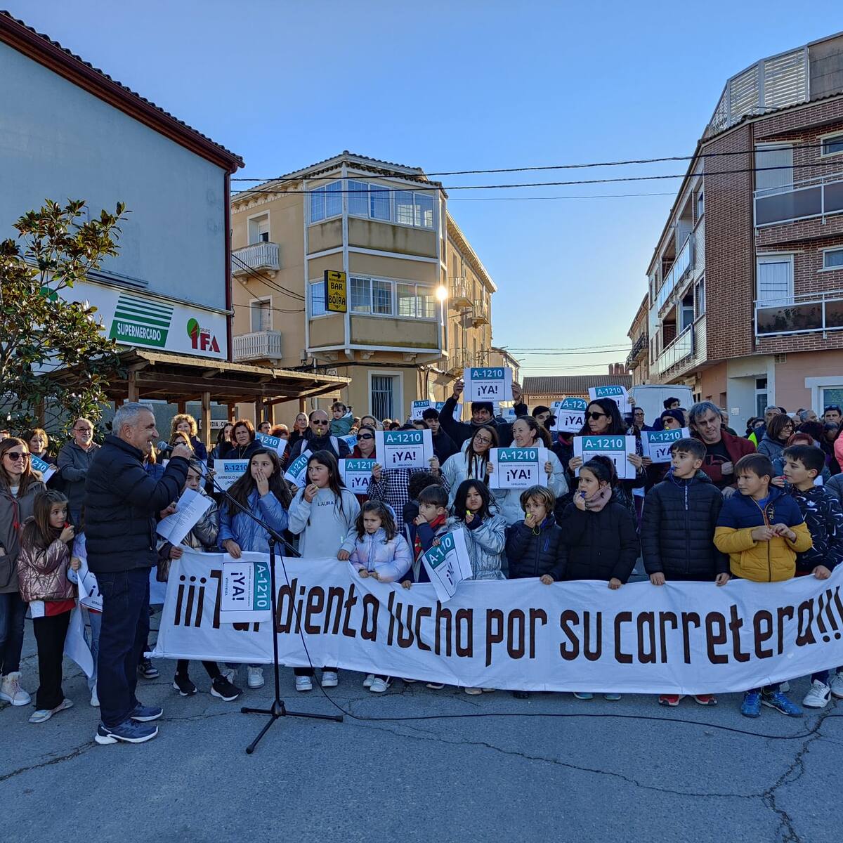 Tardienta lucha por su carretera