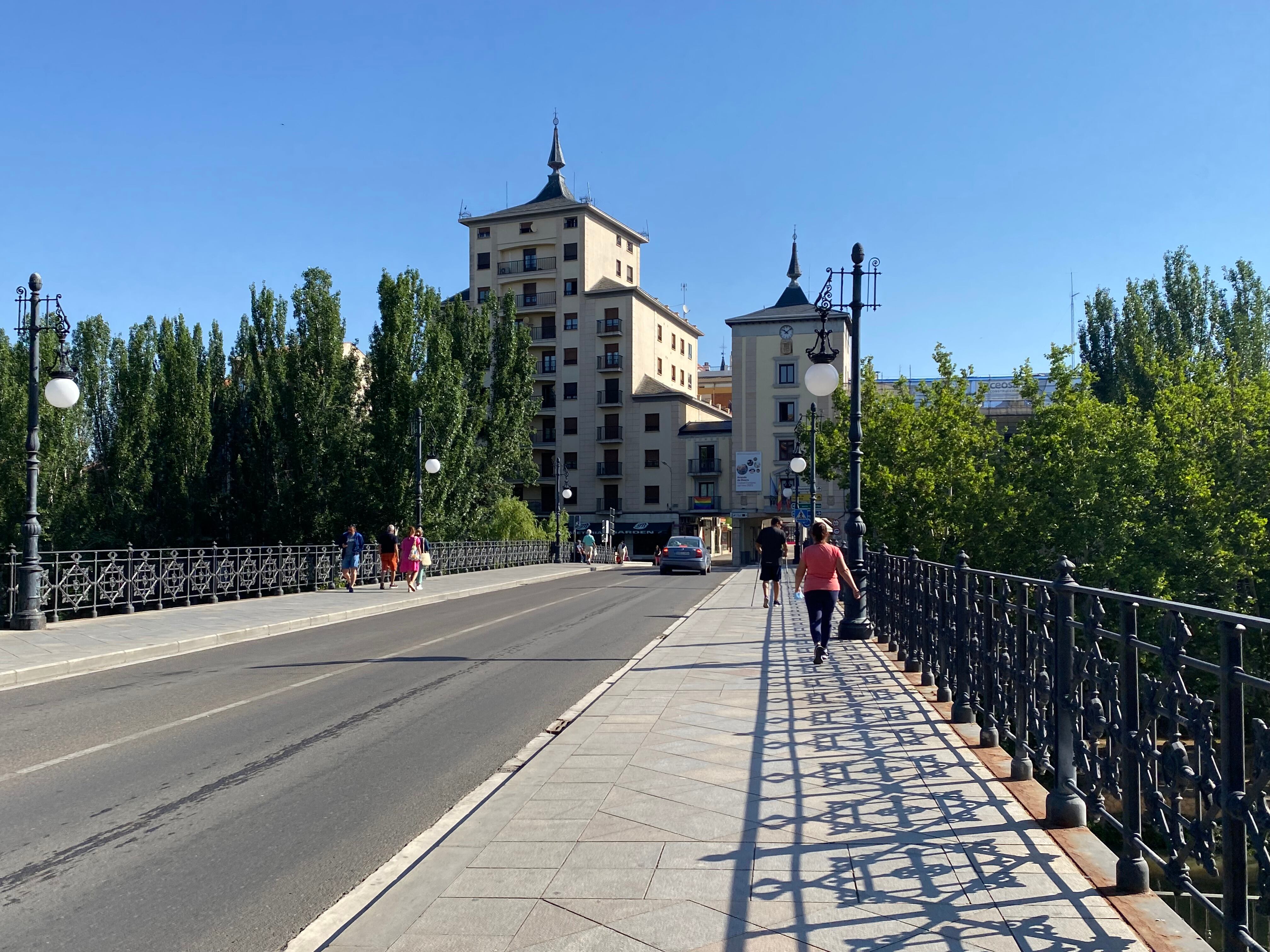 Imagen del puente mayor de Aranda esta mañana de lunes