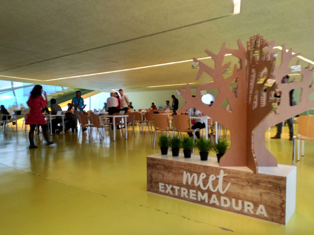 Uno de los encuentros entre administración y sector turístico en el Palacio de Congresos de Plasencia