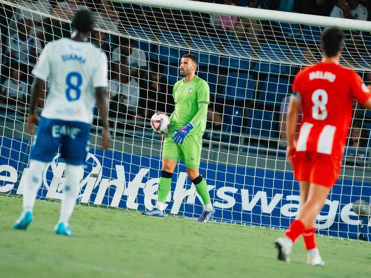 Maximiano se luce, primera portería a cero