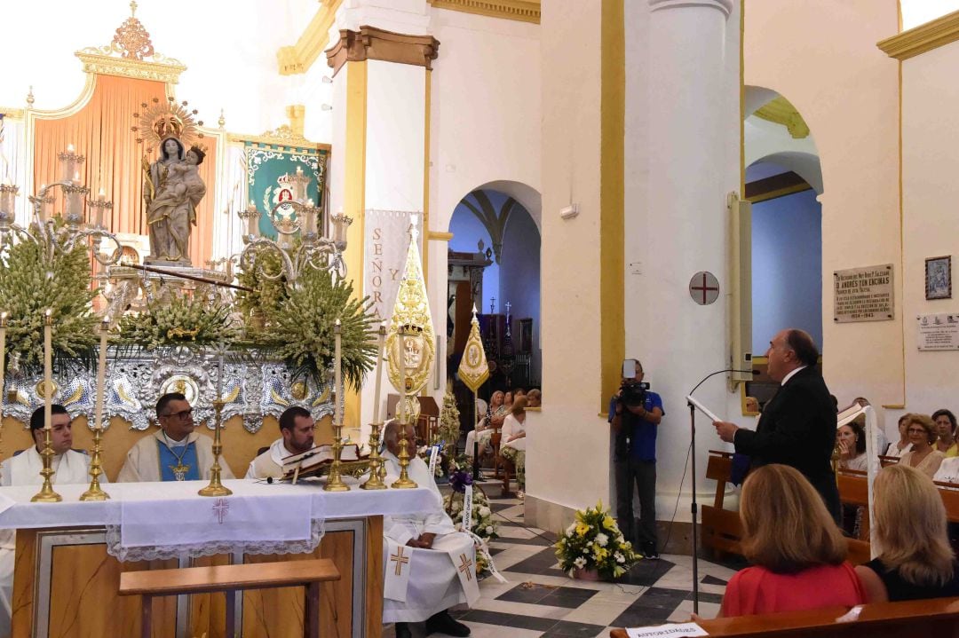 El alcalde de Algeciras, José Ignacio Landaluce, durante su intervención en la misa en honor a la patrona, la virgen de la Palma.