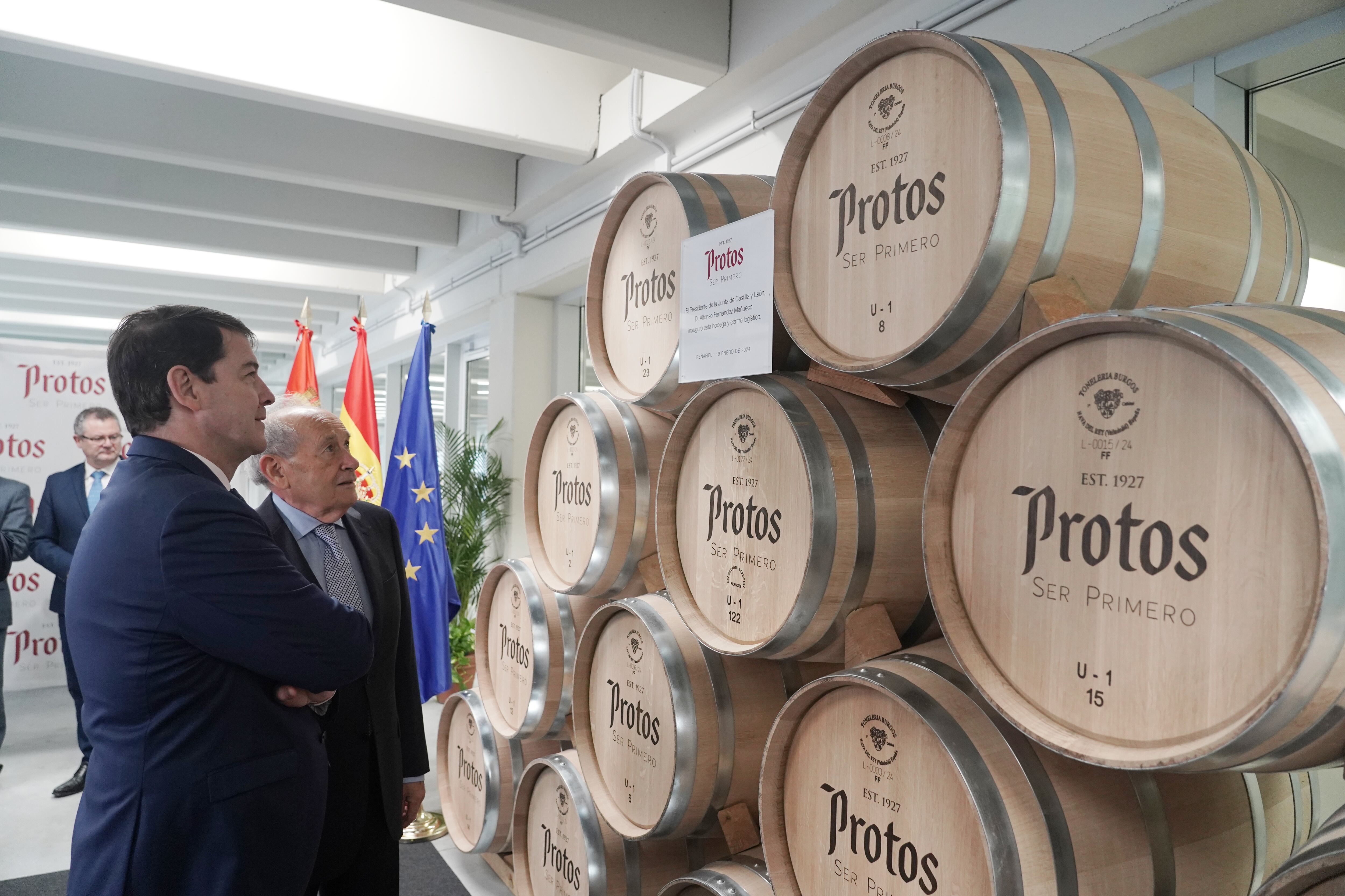 El presidente de la Junta de Castilla y León, Alfonso Fernández Mañueco, inaugura la nueva bodega y centro logístico de Protos