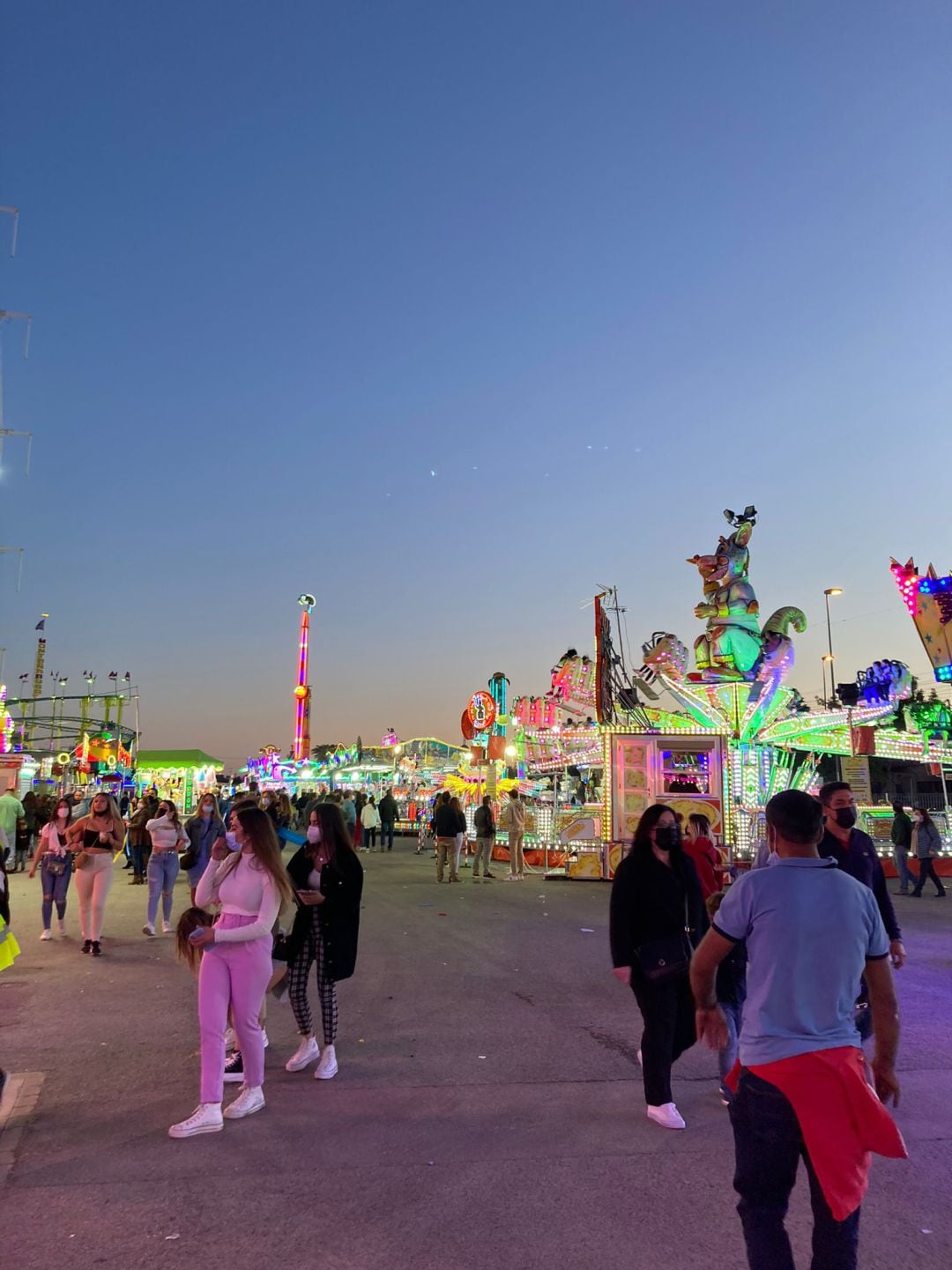 Ya están funcionando las atracciones en el Parque