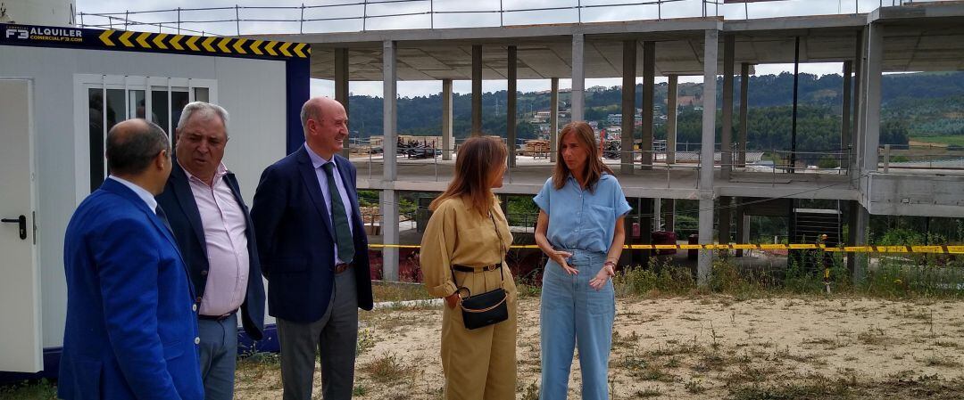 Visita a las obras del colegio de Novo Mesoiro