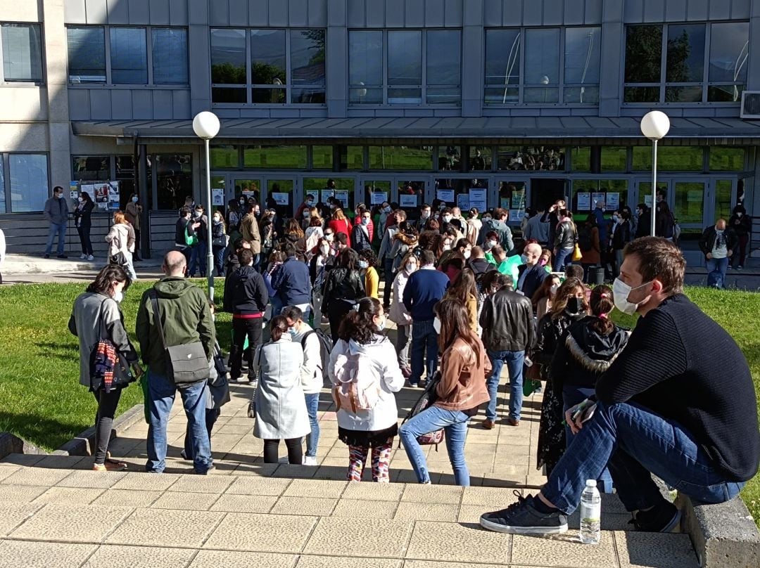 Los opositores, a las puertas del campus