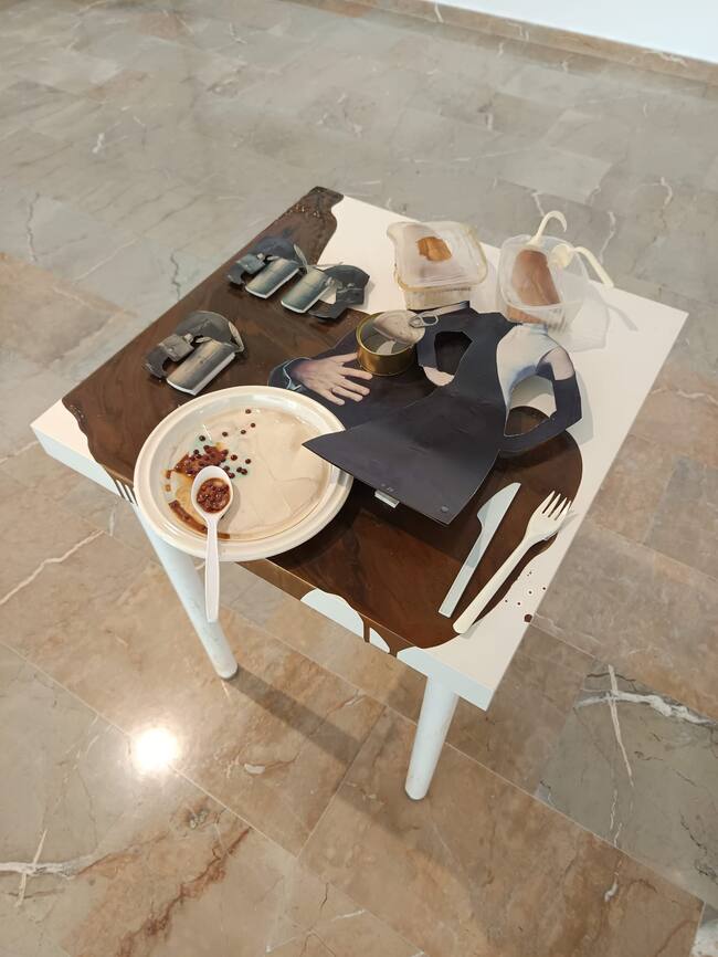 La exposición incluye instalaciones artísticas como la que aparece en esta fotografía. Antonio García.