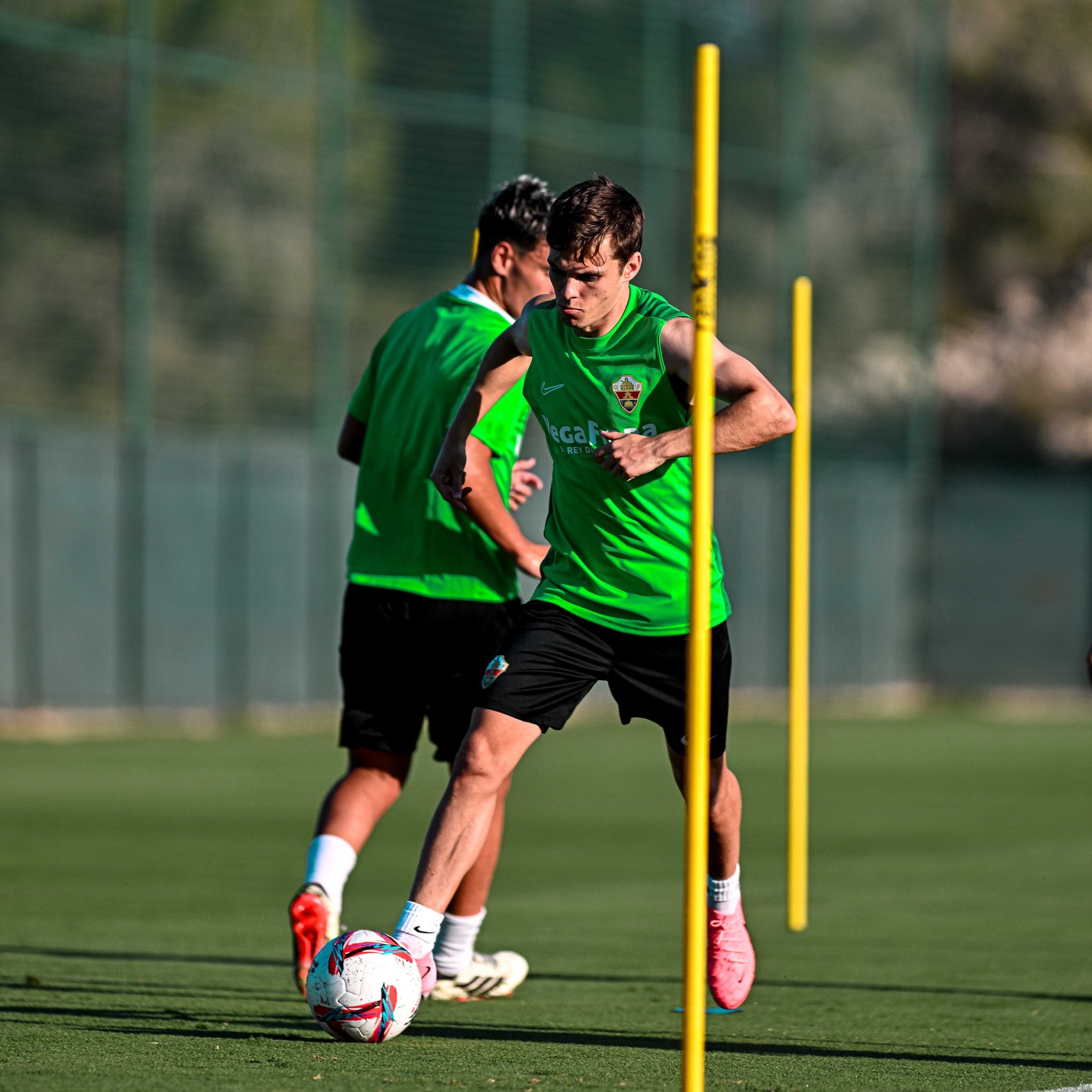 Aleix Febas en un ejercicio del entrenamiento del Elche CF