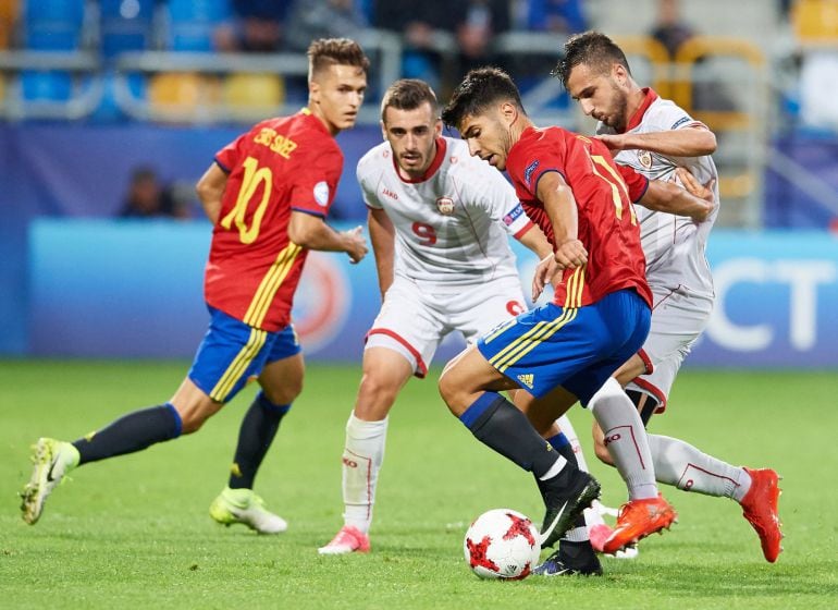 Marco Asensio y Denis Suárez, en el partido entre España y Macedonia.