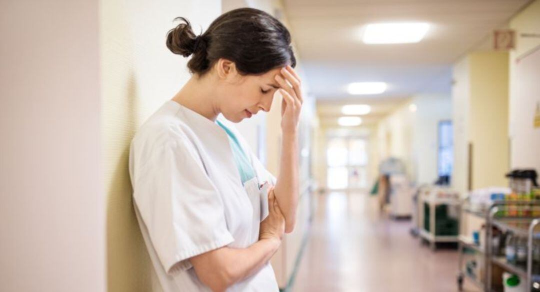 Los médicos están viviendo situaciones muy estresantes durante esta crisis sanitaria