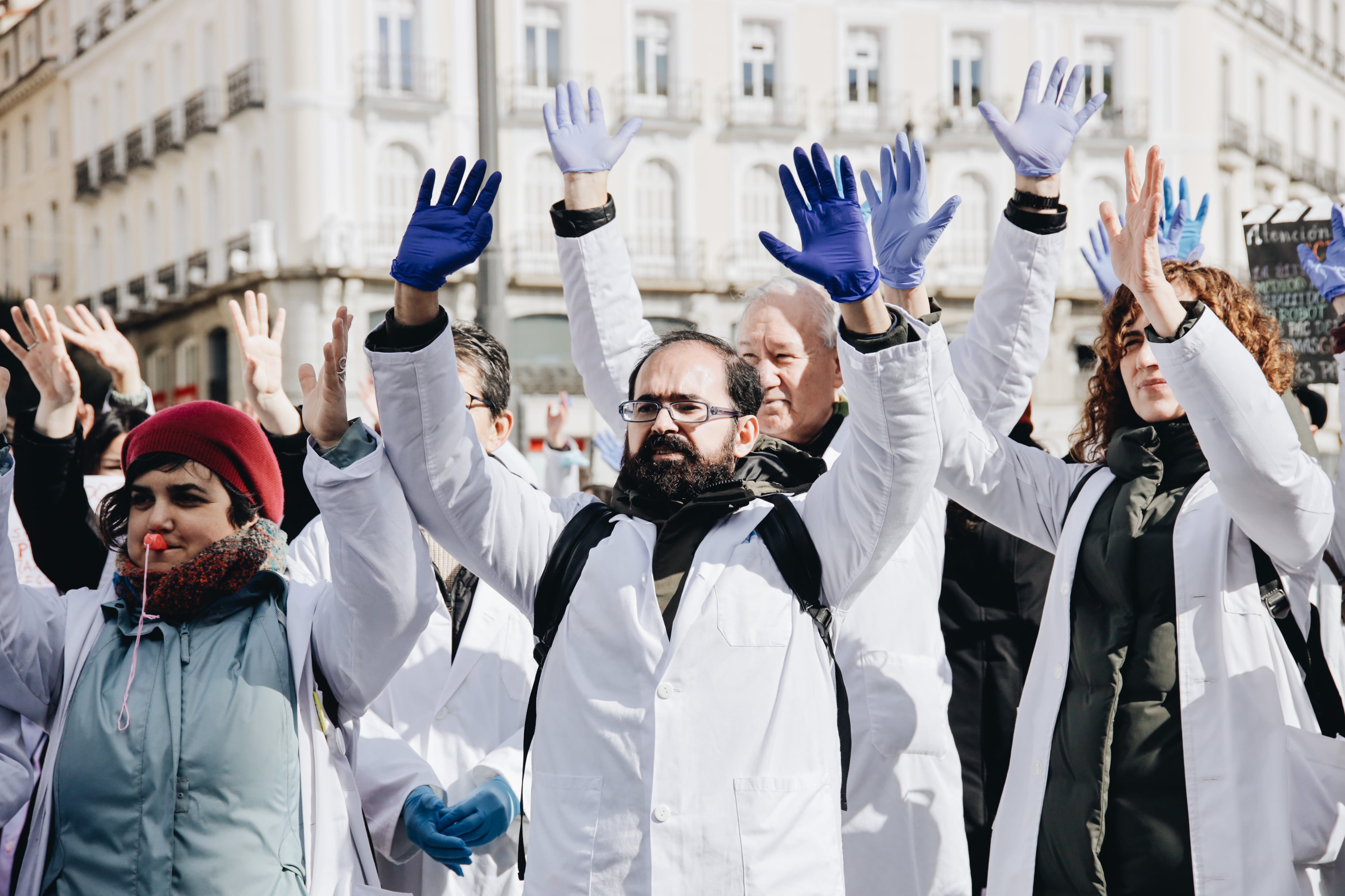 Sanitarios se manifiestan en defensa de la sanidad pública madrileña