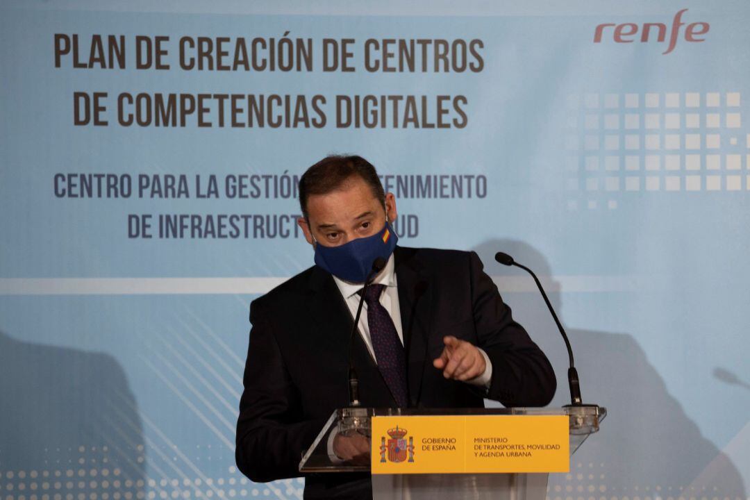 El ministro de Transportes, Movilidad y Agenda Urbana, José Luis Ábalos, durante su intervención en la presentación en Teruel del Plan de Creación de Centros de Competencias Digitales y del “Centro para la Gestión y Mantenimiento de Infraestructuras Cloud de Renfe&quot;